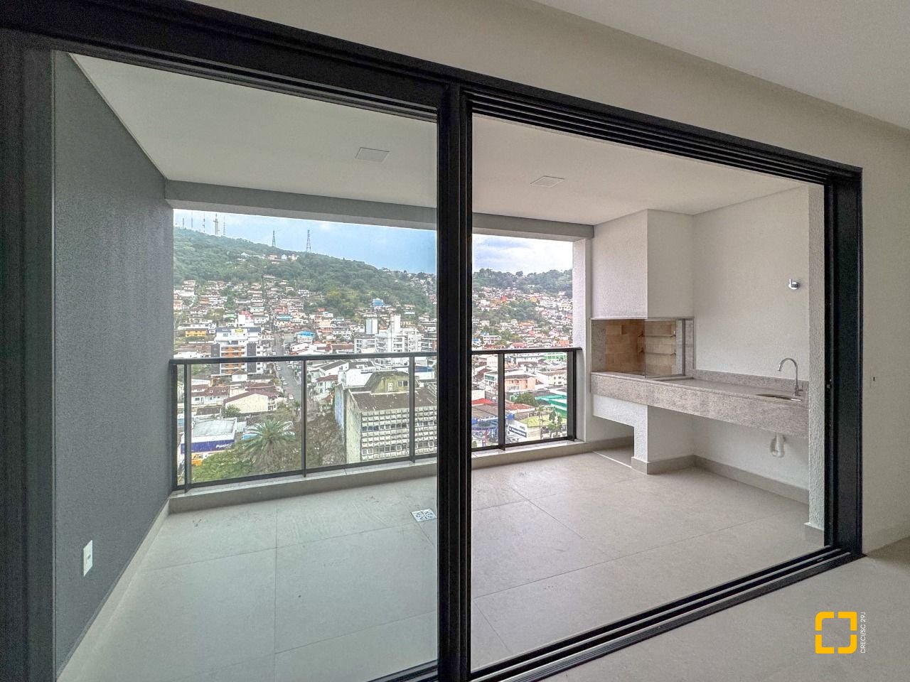 Apartamento com 117m², 4 quartos (sendo 1 suíte), 2 garagens, no bairro Centro em Florianópolis