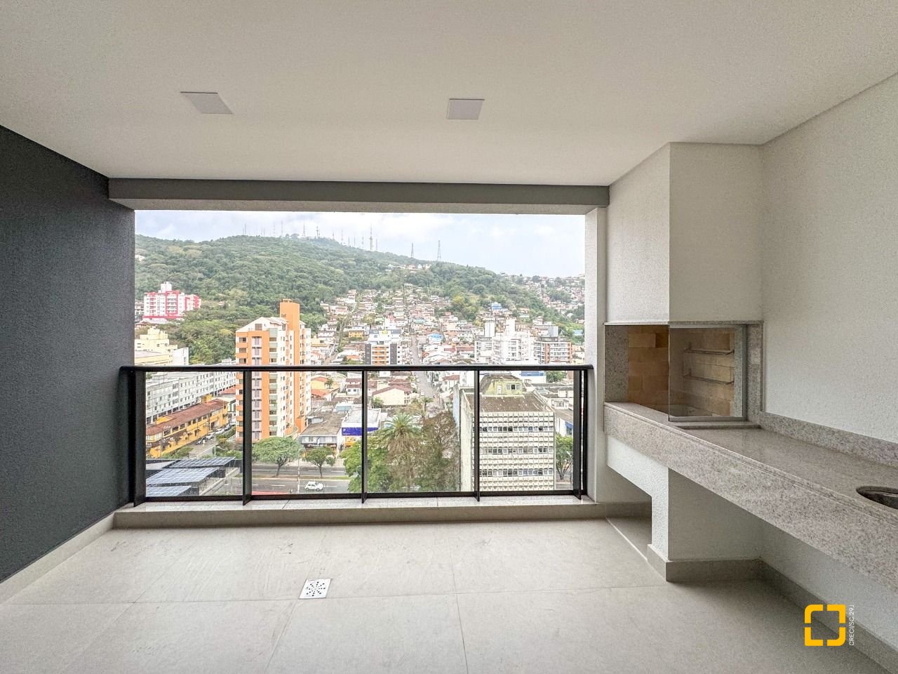 Apartamento com 117m², 4 quartos (sendo 1 suíte), 2 garagens, no bairro Centro em Florianópolis