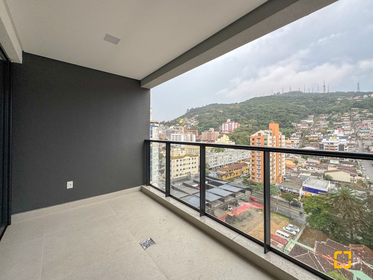 Apartamento com 117m², 4 quartos (sendo 1 suíte), 2 garagens, no bairro Centro em Florianópolis