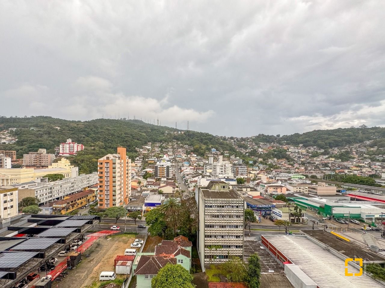Apartamento com 117m², 4 quartos (sendo 1 suíte), 2 garagens, no bairro Centro em Florianópolis