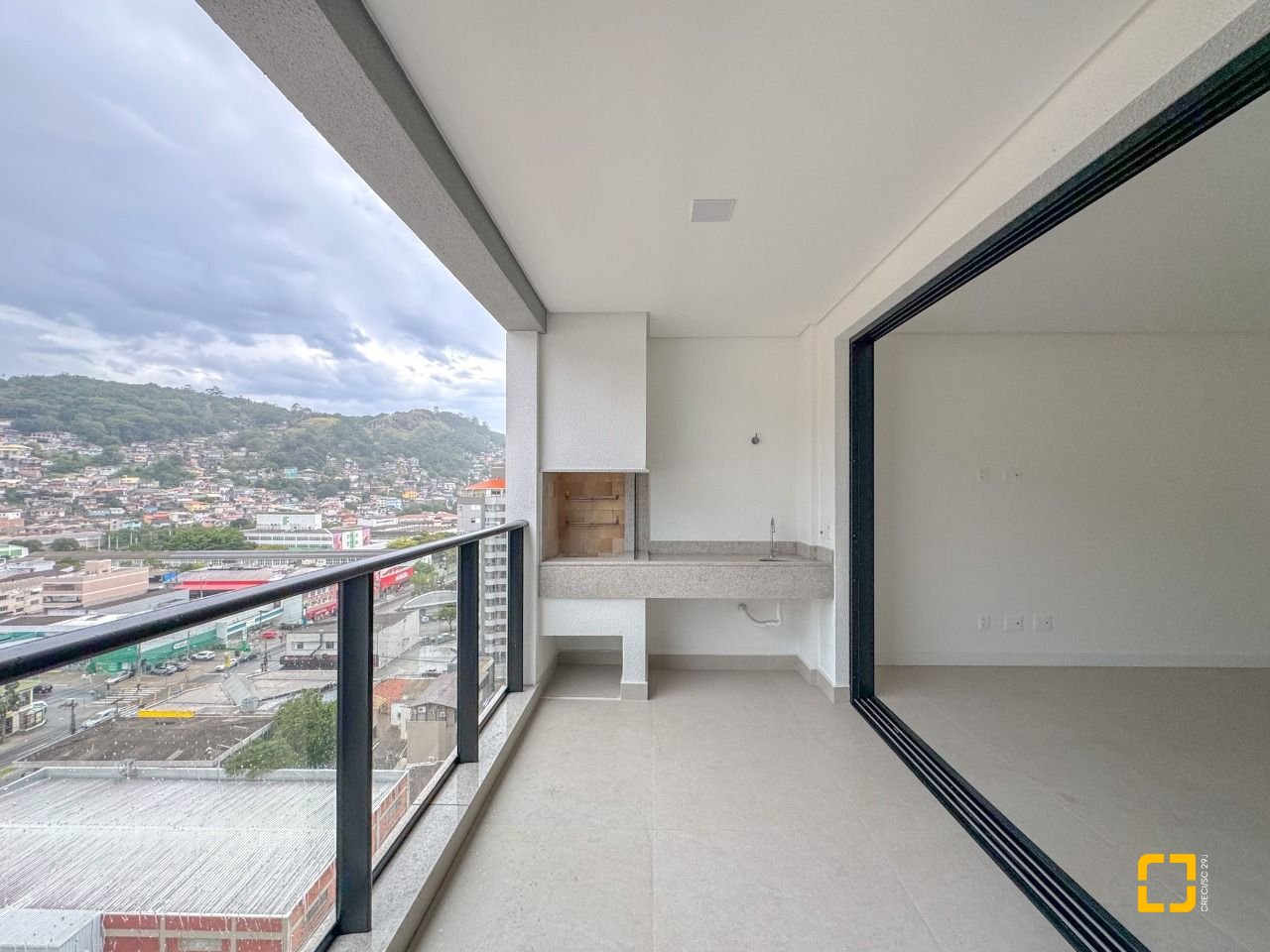 Apartamento com 117m², 4 quartos (sendo 1 suíte), 2 garagens, no bairro Centro em Florianópolis