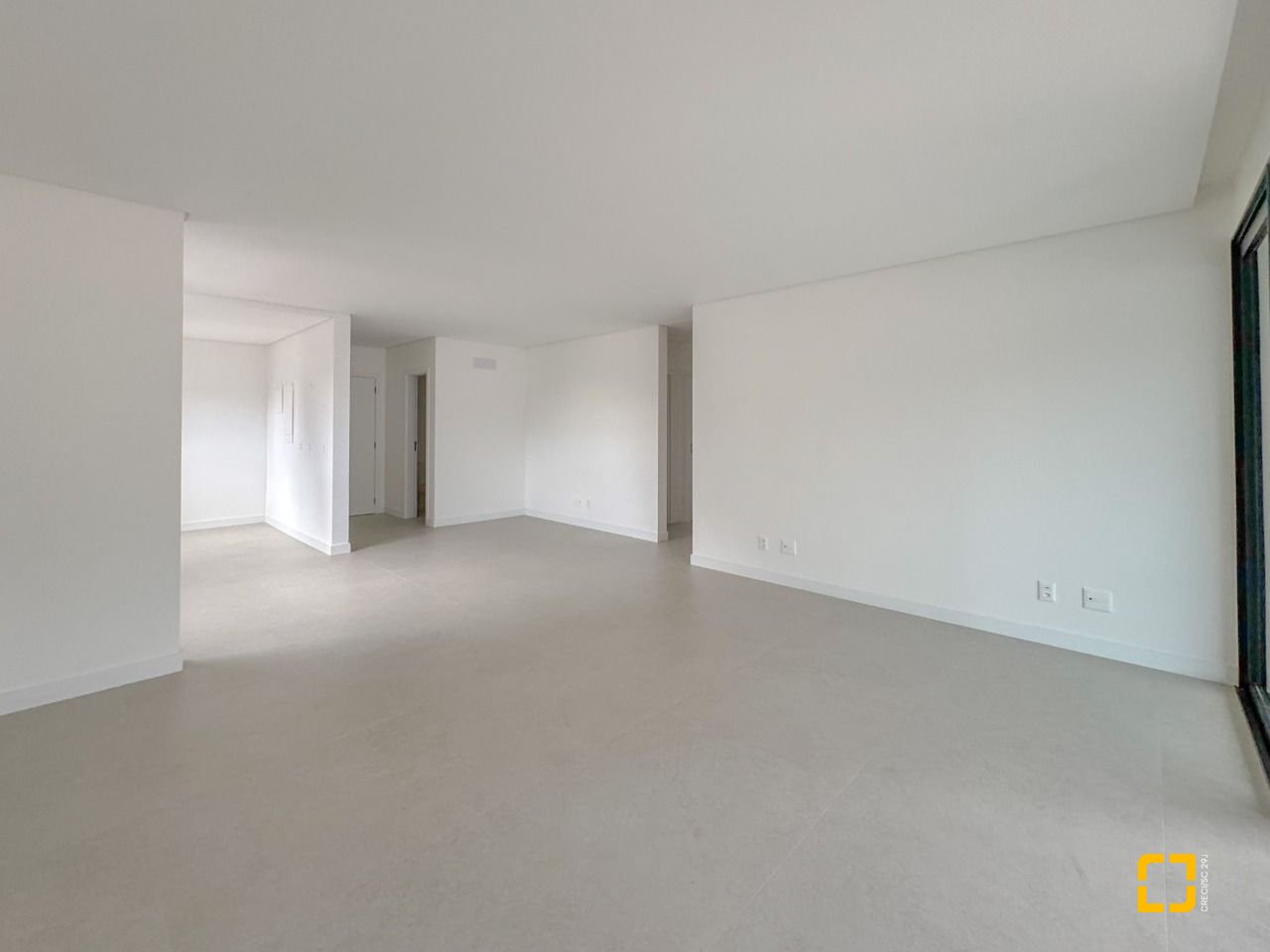 Apartamento com 117m², 4 quartos (sendo 1 suíte), 2 garagens, no bairro Centro em Florianópolis