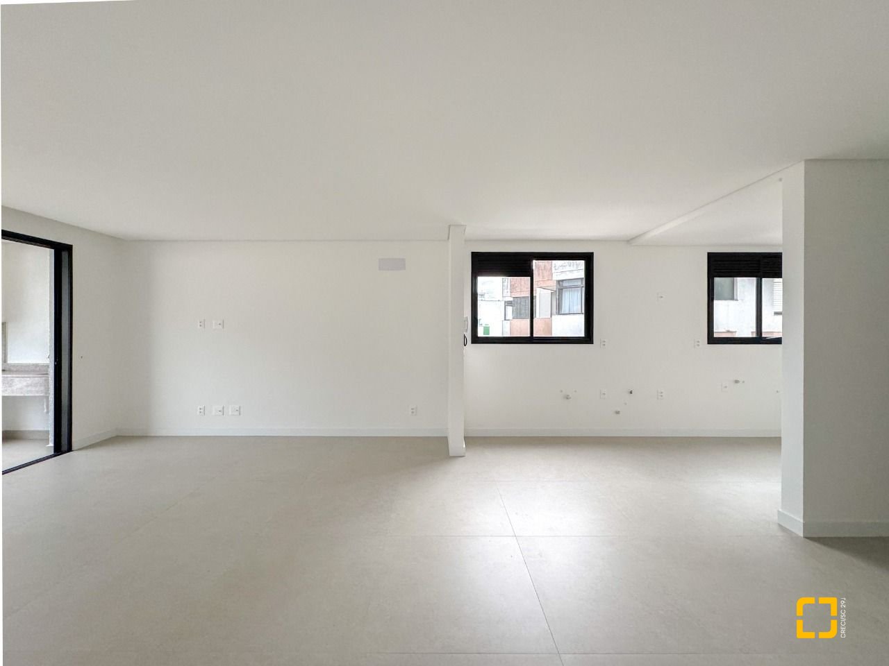 Apartamento com 117m², 4 quartos (sendo 1 suíte), 2 garagens, no bairro Centro em Florianópolis