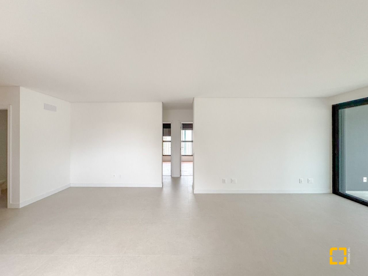 Apartamento com 117m², 4 quartos (sendo 1 suíte), 2 garagens, no bairro Centro em Florianópolis