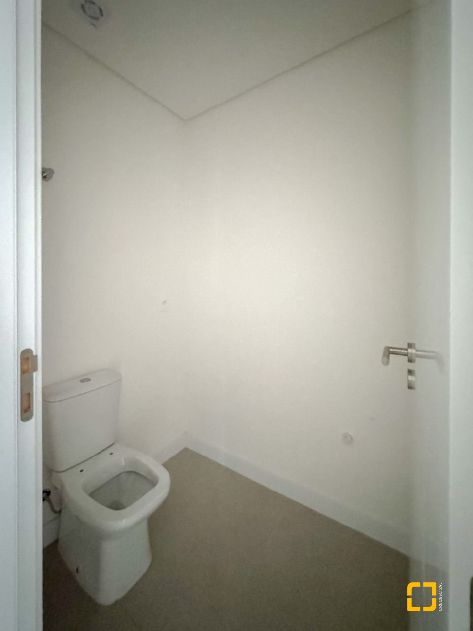 Apartamento com 117m², 4 quartos (sendo 1 suíte), 2 garagens, no bairro Centro em Florianópolis
