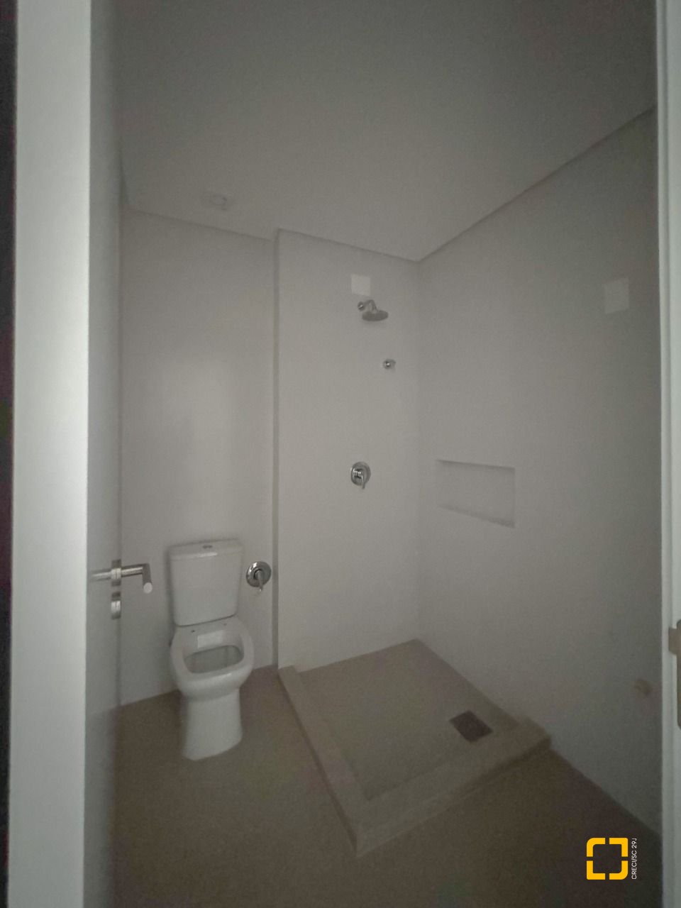 Apartamento com 117m², 4 quartos (sendo 1 suíte), 2 garagens, no bairro Centro em Florianópolis