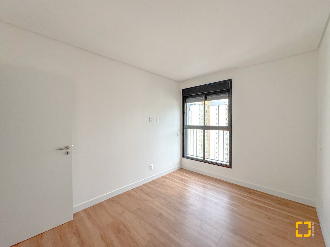 Apartamento com 117m², 4 quartos (sendo 1 suíte), 2 garagens, no bairro Centro em Florianópolis