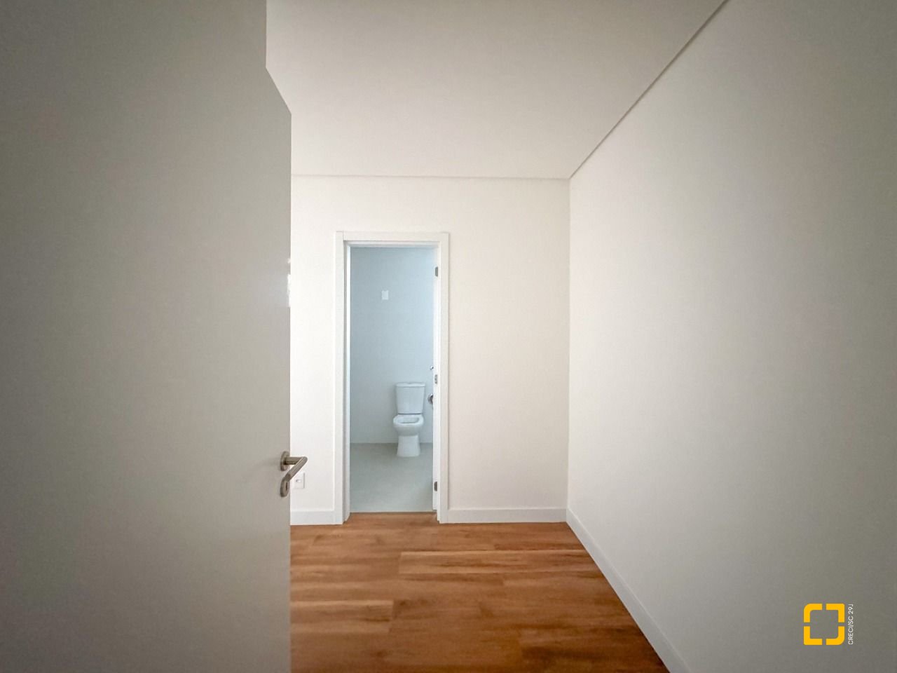 Apartamento com 117m², 4 quartos (sendo 1 suíte), 2 garagens, no bairro Centro em Florianópolis