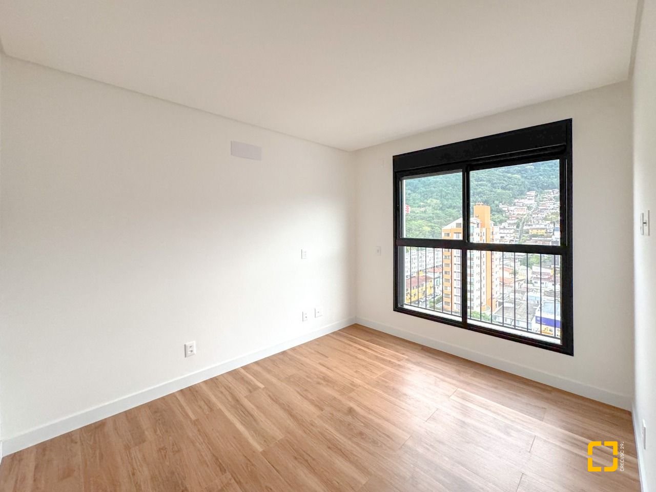 Apartamento com 117m², 4 quartos (sendo 1 suíte), 2 garagens, no bairro Centro em Florianópolis