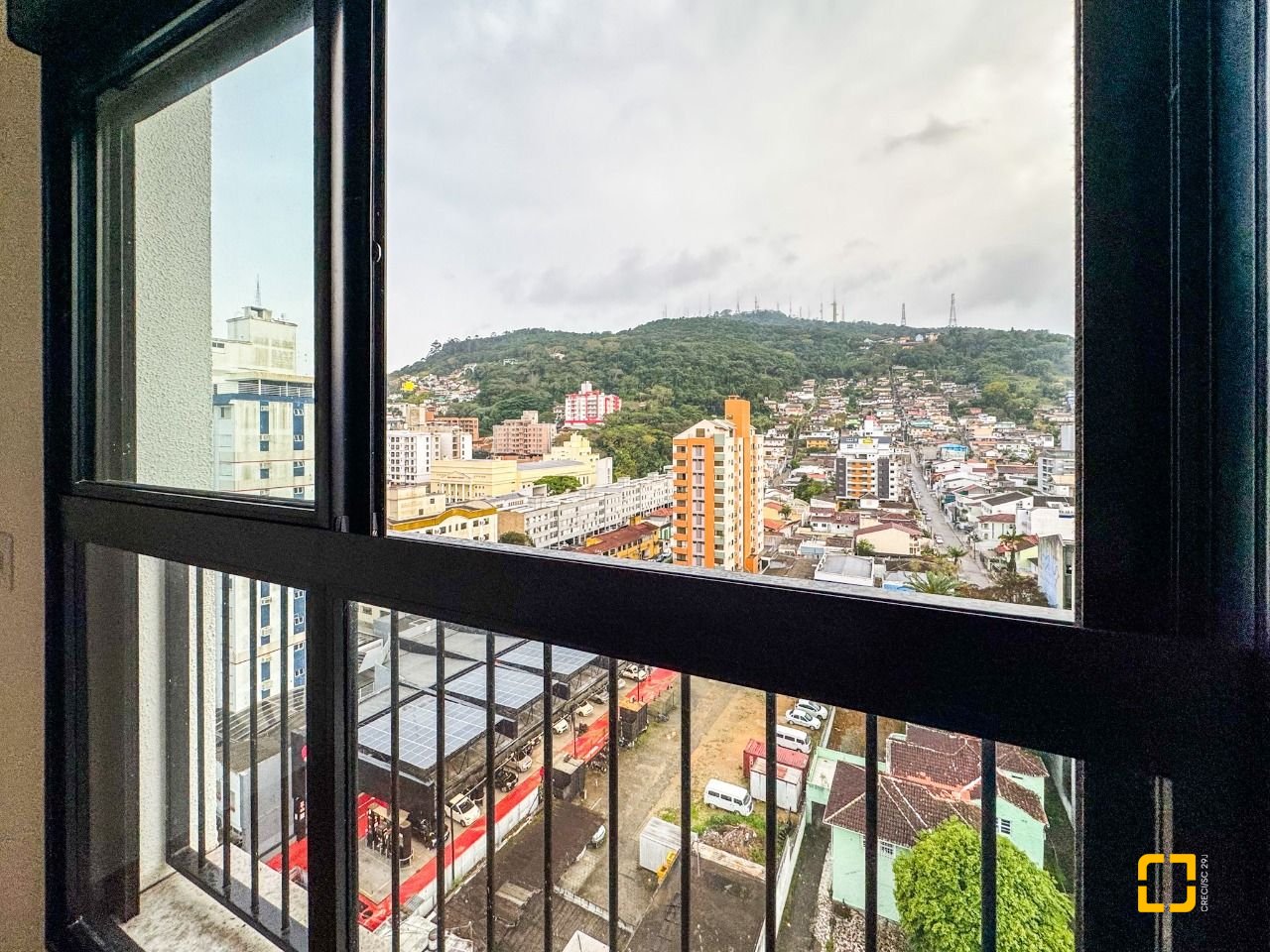 Apartamento com 117m², 4 quartos (sendo 1 suíte), 2 garagens, no bairro Centro em Florianópolis