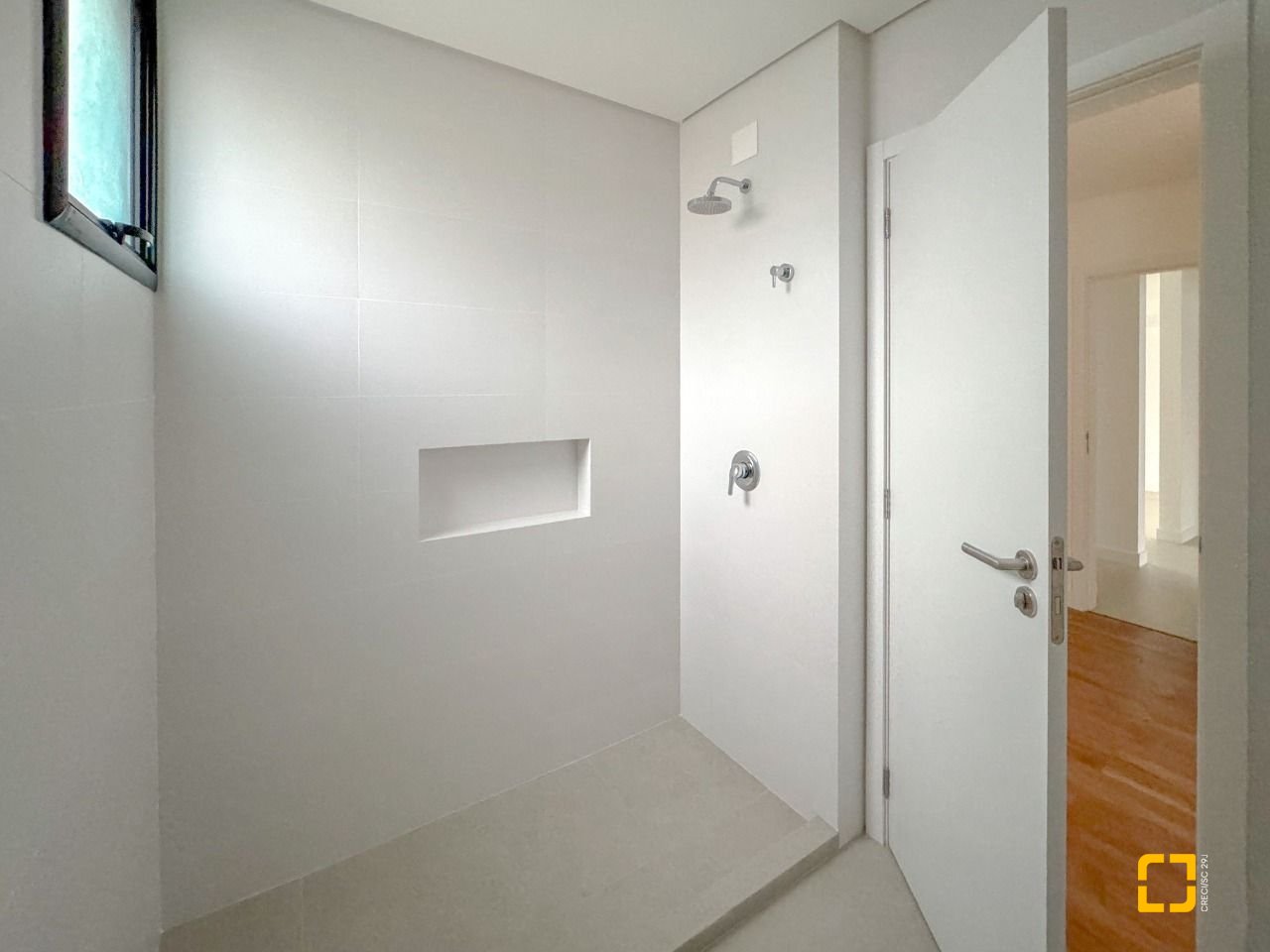 Apartamento com 117m², 4 quartos (sendo 1 suíte), 2 garagens, no bairro Centro em Florianópolis