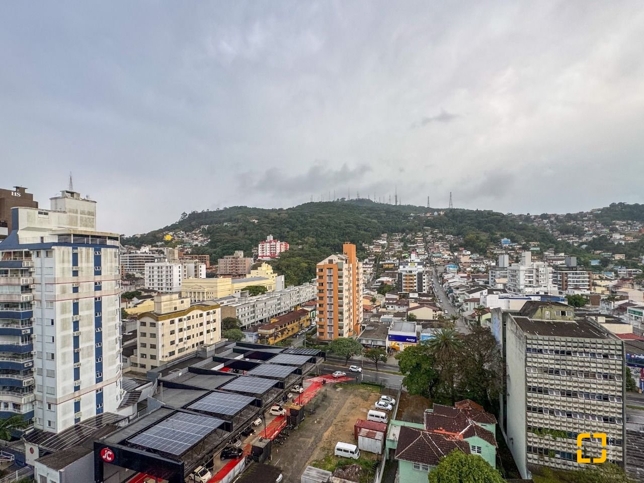 Apartamento com 117m², 4 quartos (sendo 1 suíte), 2 garagens, no bairro Centro em Florianópolis