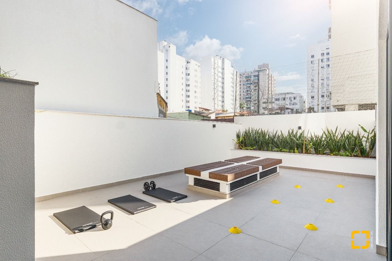 Apartamento com 117m², 4 quartos (sendo 1 suíte), 2 garagens, no bairro Centro em Florianópolis