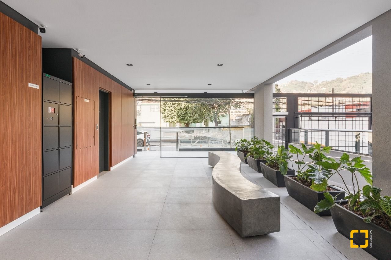 Apartamento com 117m², 4 quartos (sendo 1 suíte), 2 garagens, no bairro Centro em Florianópolis