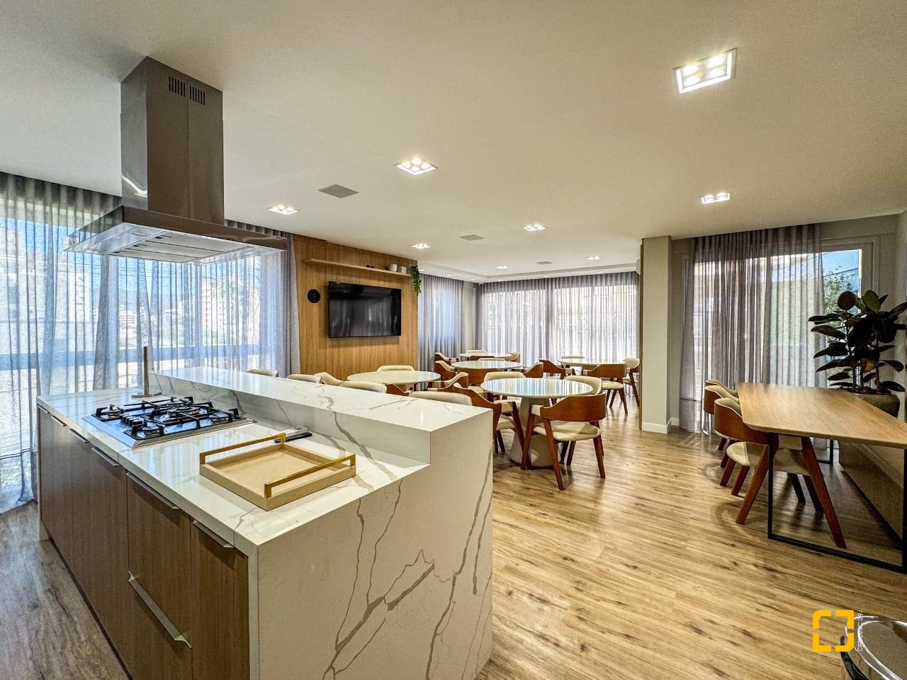 Apartamento com 68m², 3 quartos (sendo 1 suíte), 1 garagem, no bairro Trindade em Florianópolis