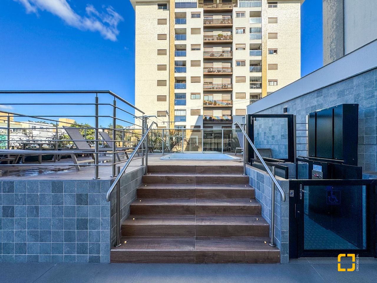 Apartamento com 68m², 3 quartos (sendo 1 suíte), 1 garagem, no bairro Trindade em Florianópolis