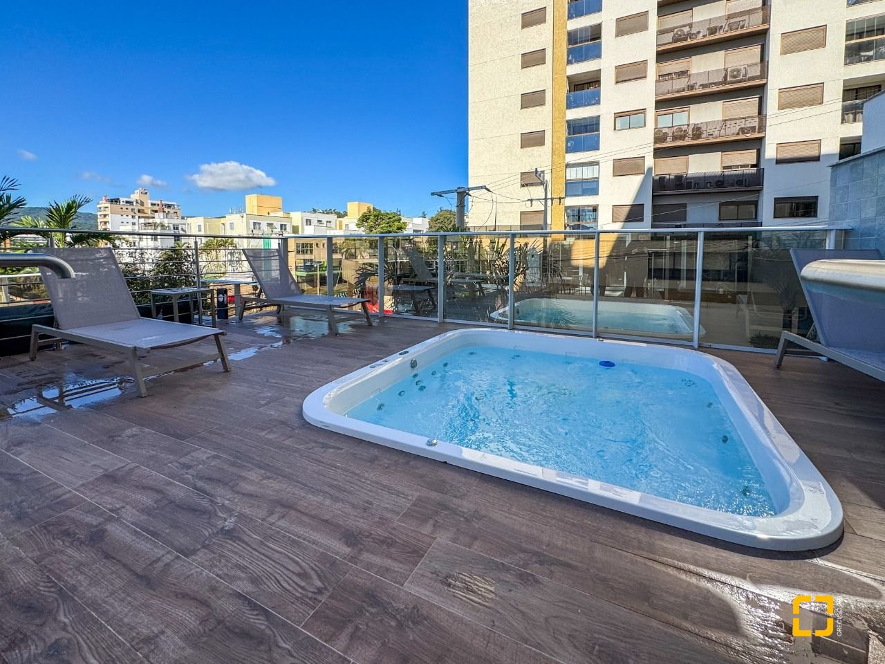 Apartamento com 68m², 3 quartos (sendo 1 suíte), 1 garagem, no bairro Trindade em Florianópolis