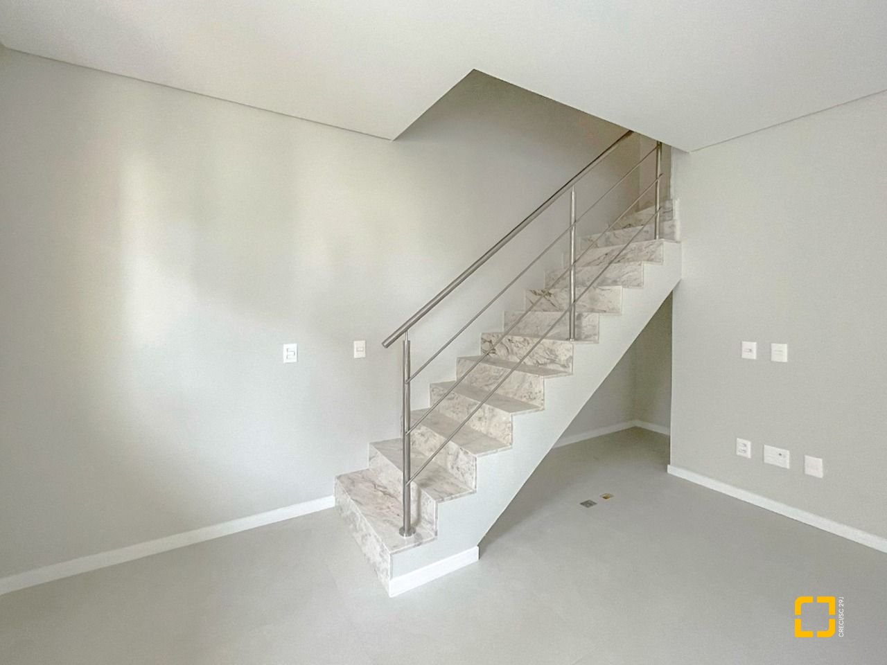 Cobertura com 100m², 4 quartos (sendo 2 suítes), 2 garagens, no bairro Trindade em Florianópolis