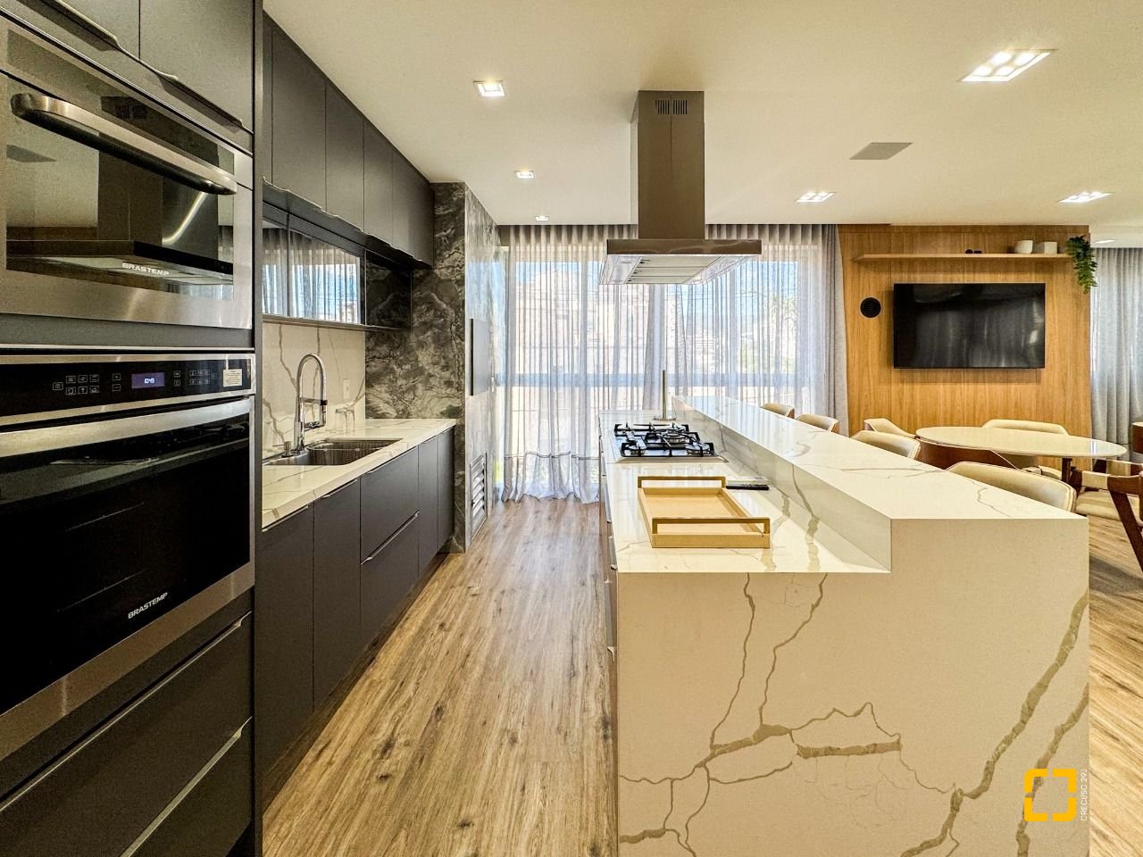 Cobertura com 100m², 4 quartos (sendo 2 suítes), 2 garagens, no bairro Trindade em Florianópolis