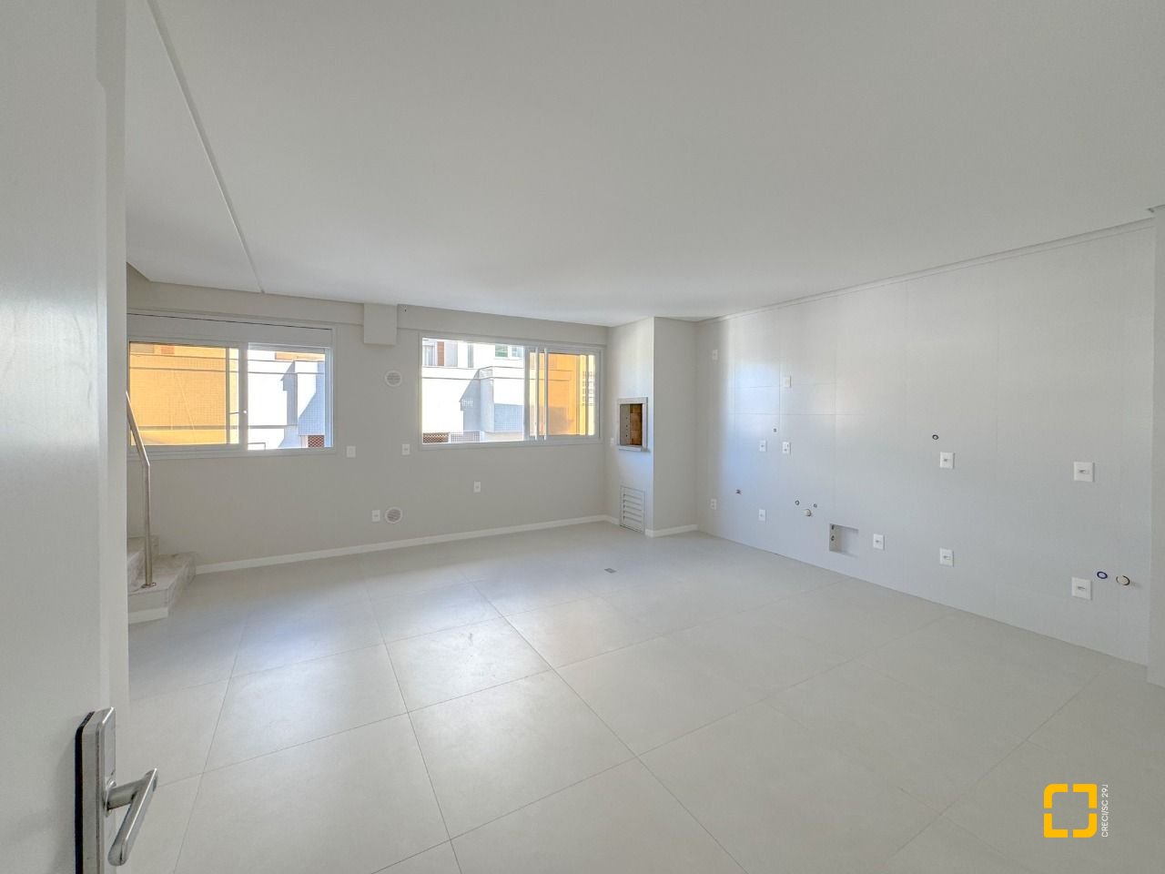 Cobertura com 102m², 4 quartos (sendo 2 suítes), 2 garagens, no bairro Trindade em Florianópolis