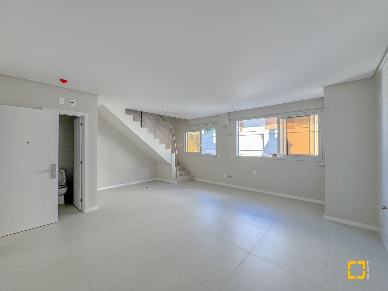 Cobertura com 102m², 4 quartos (sendo 2 suítes), 2 garagens, no bairro Trindade em Florianópolis