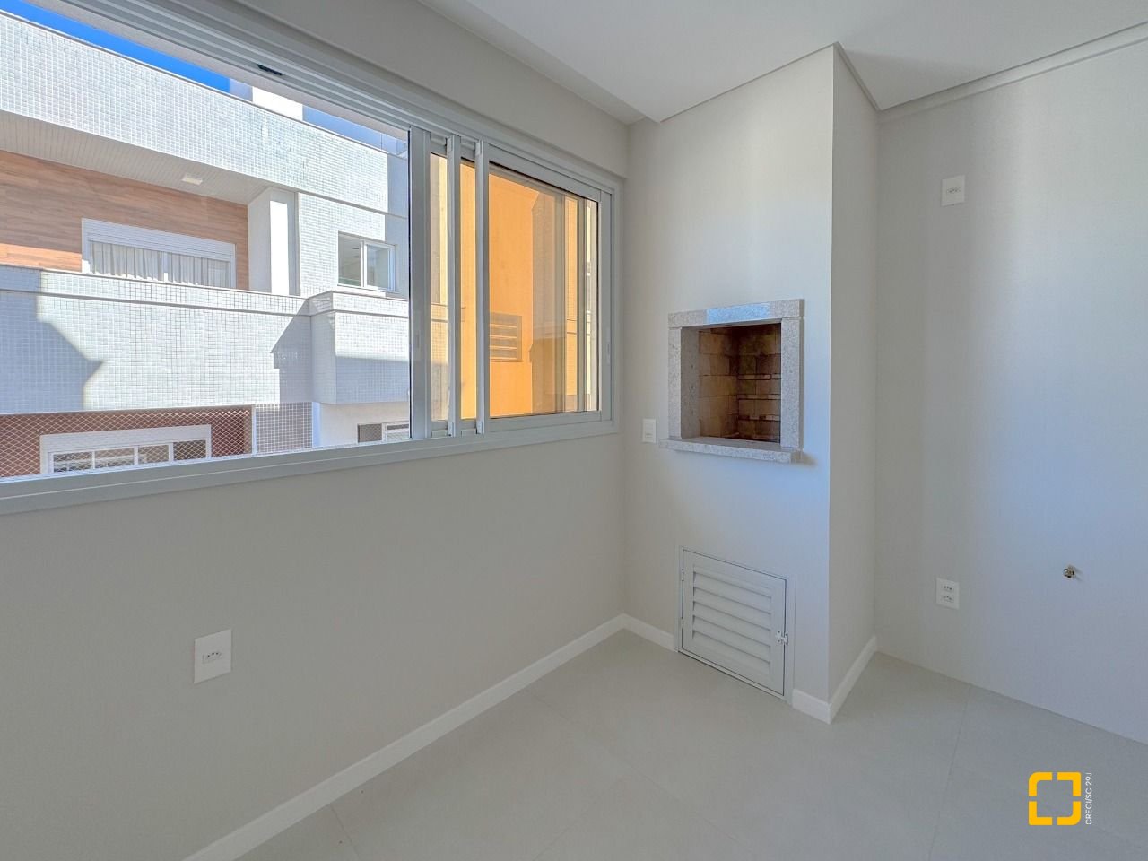 Cobertura com 102m², 4 quartos (sendo 2 suítes), 2 garagens, no bairro Trindade em Florianópolis