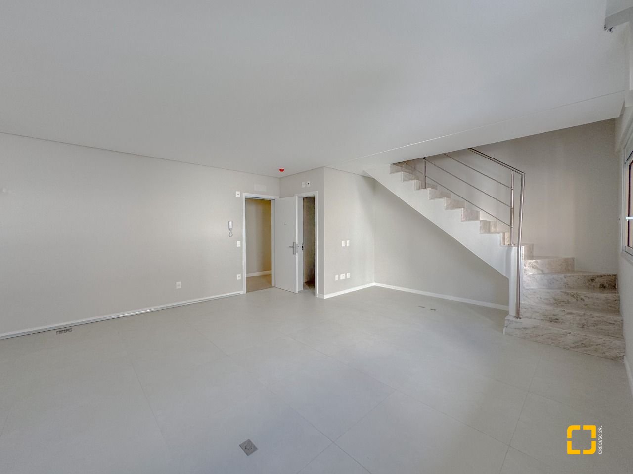 Cobertura com 102m², 4 quartos (sendo 2 suítes), 2 garagens, no bairro Trindade em Florianópolis
