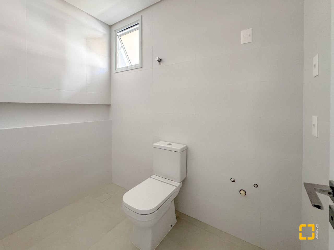 Cobertura com 102m², 4 quartos (sendo 2 suítes), 2 garagens, no bairro Trindade em Florianópolis