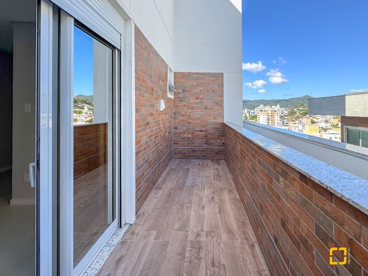 Cobertura com 102m², 4 quartos (sendo 2 suítes), 2 garagens, no bairro Trindade em Florianópolis