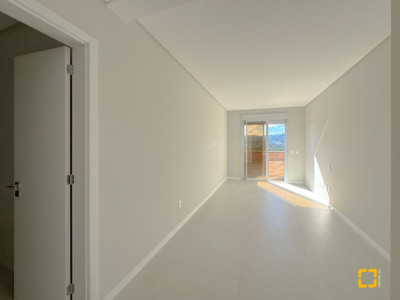 Cobertura com 102m², 4 quartos (sendo 2 suítes), 2 garagens, no bairro Trindade em Florianópolis