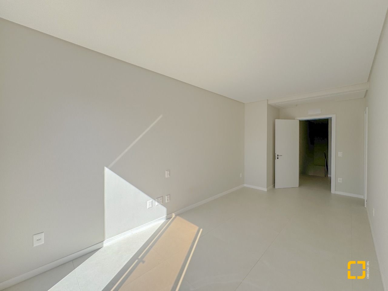 Cobertura com 102m², 4 quartos (sendo 2 suítes), 2 garagens, no bairro Trindade em Florianópolis