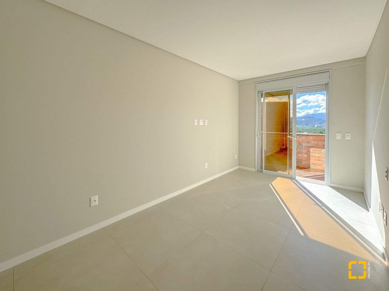 Cobertura com 102m², 4 quartos (sendo 2 suítes), 2 garagens, no bairro Trindade em Florianópolis
