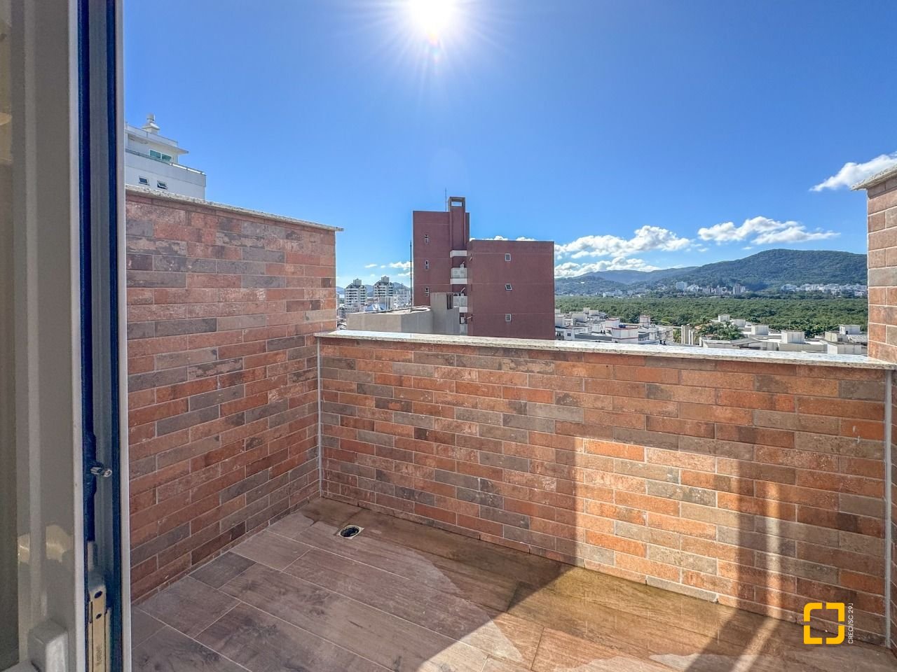 Cobertura com 102m², 4 quartos (sendo 2 suítes), 2 garagens, no bairro Trindade em Florianópolis