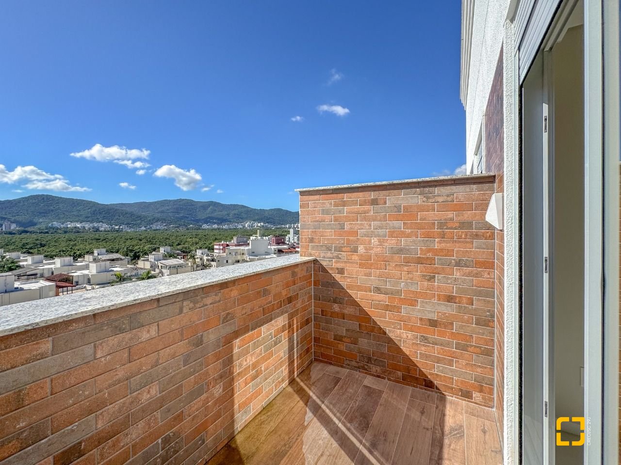 Cobertura com 102m², 4 quartos (sendo 2 suítes), 2 garagens, no bairro Trindade em Florianópolis