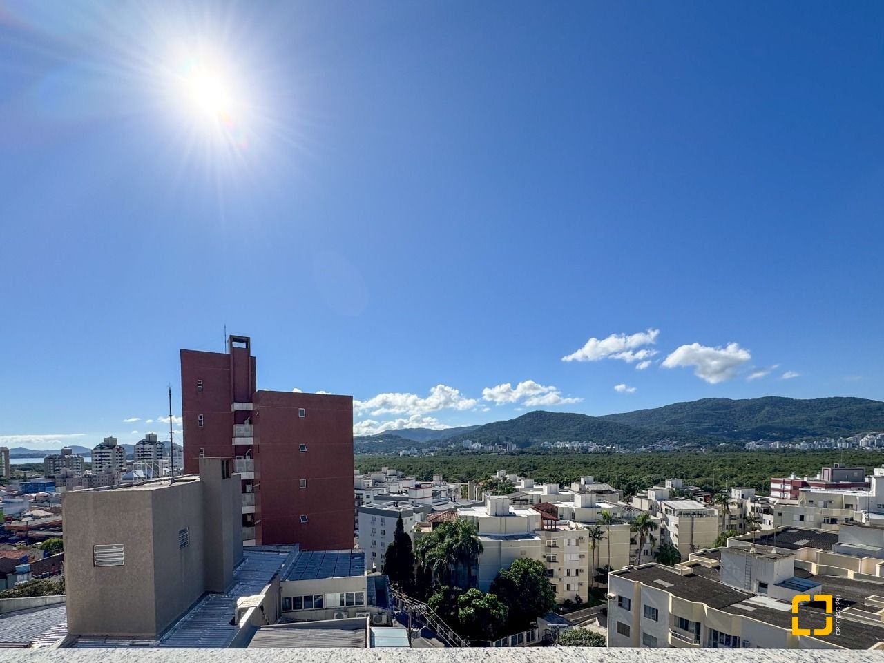 Cobertura com 102m², 4 quartos (sendo 2 suítes), 2 garagens, no bairro Trindade em Florianópolis