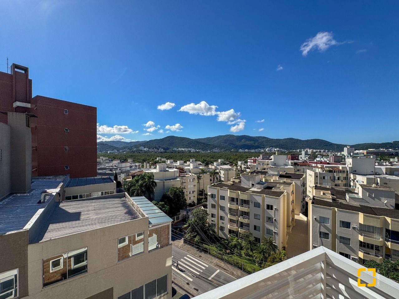 Cobertura com 107m², 5 quartos (sendo 2 suítes), 2 garagens, no bairro Trindade em Florianópolis