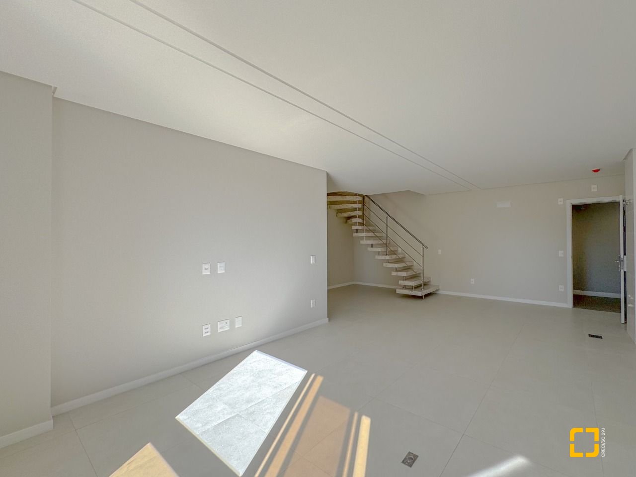 Cobertura com 107m², 5 quartos (sendo 2 suítes), 2 garagens, no bairro Trindade em Florianópolis