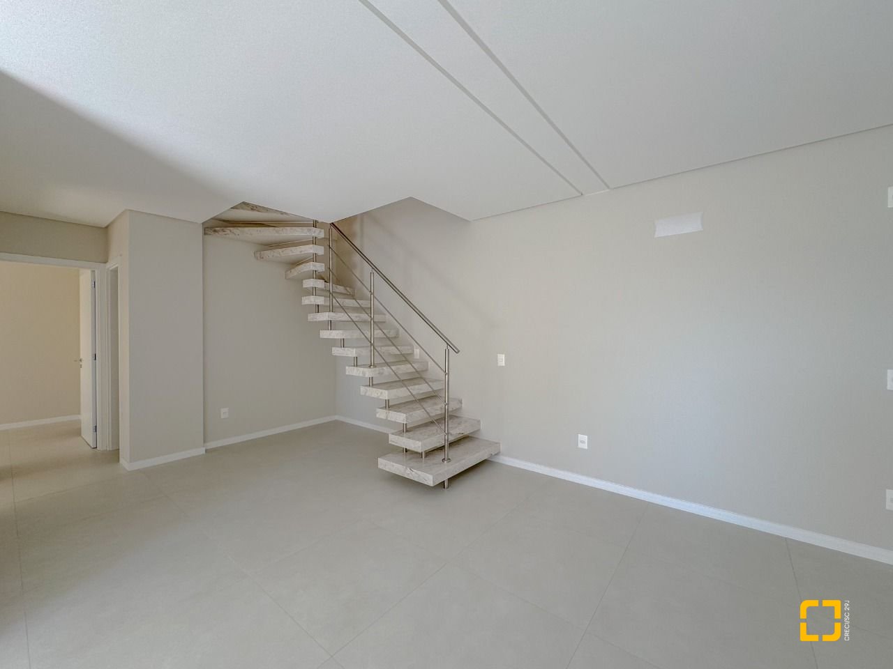 Cobertura com 107m², 5 quartos (sendo 2 suítes), 2 garagens, no bairro Trindade em Florianópolis
