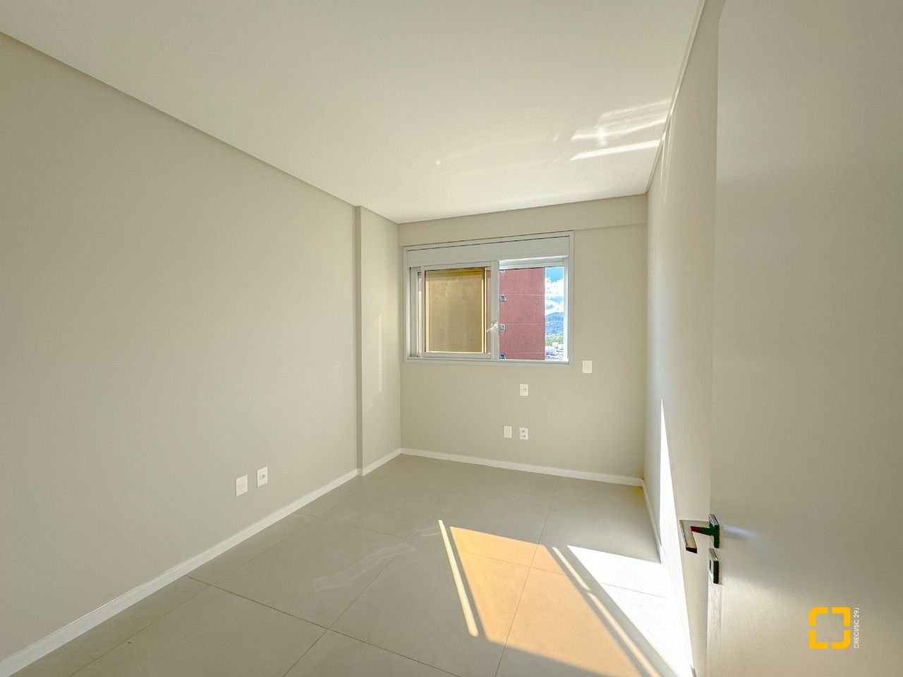 Cobertura com 107m², 5 quartos (sendo 2 suítes), 2 garagens, no bairro Trindade em Florianópolis