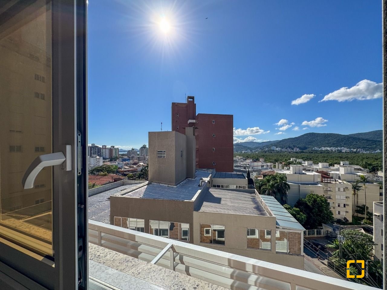 Cobertura com 107m², 5 quartos (sendo 2 suítes), 2 garagens, no bairro Trindade em Florianópolis