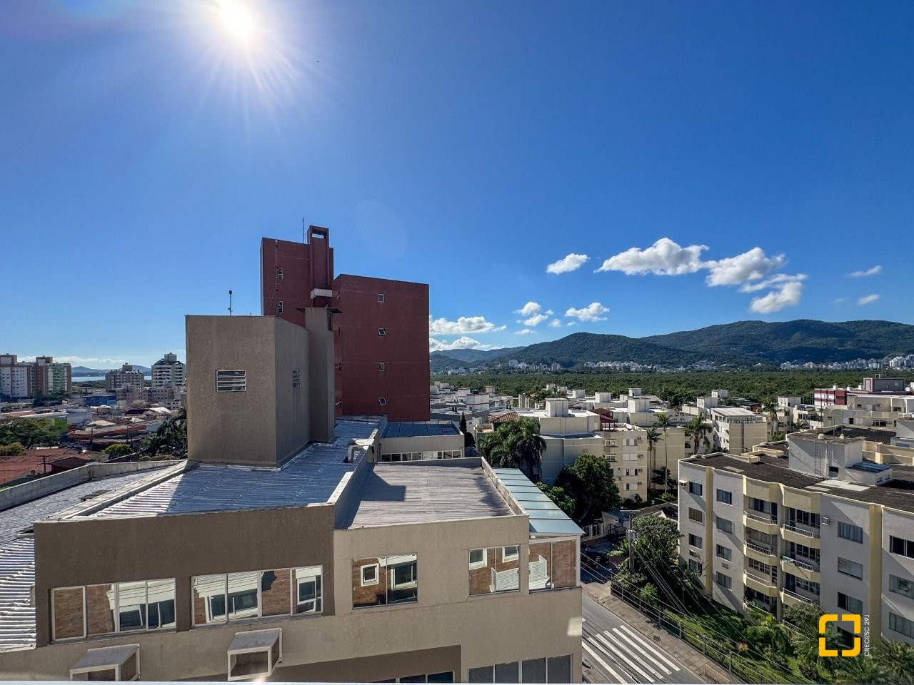 Cobertura com 107m², 5 quartos (sendo 2 suítes), 2 garagens, no bairro Trindade em Florianópolis