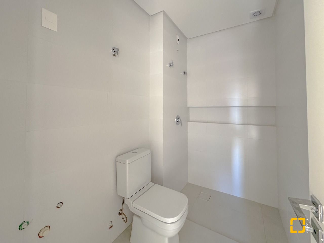 Cobertura com 107m², 5 quartos (sendo 2 suítes), 2 garagens, no bairro Trindade em Florianópolis