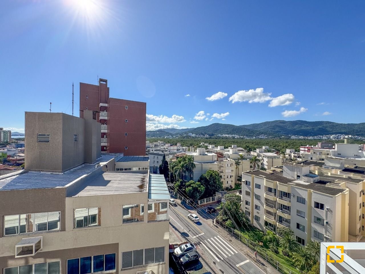 Cobertura com 107m², 5 quartos (sendo 2 suítes), 2 garagens, no bairro Trindade em Florianópolis