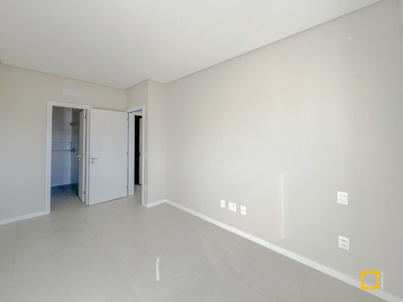 Cobertura com 107m², 5 quartos (sendo 2 suítes), 2 garagens, no bairro Trindade em Florianópolis