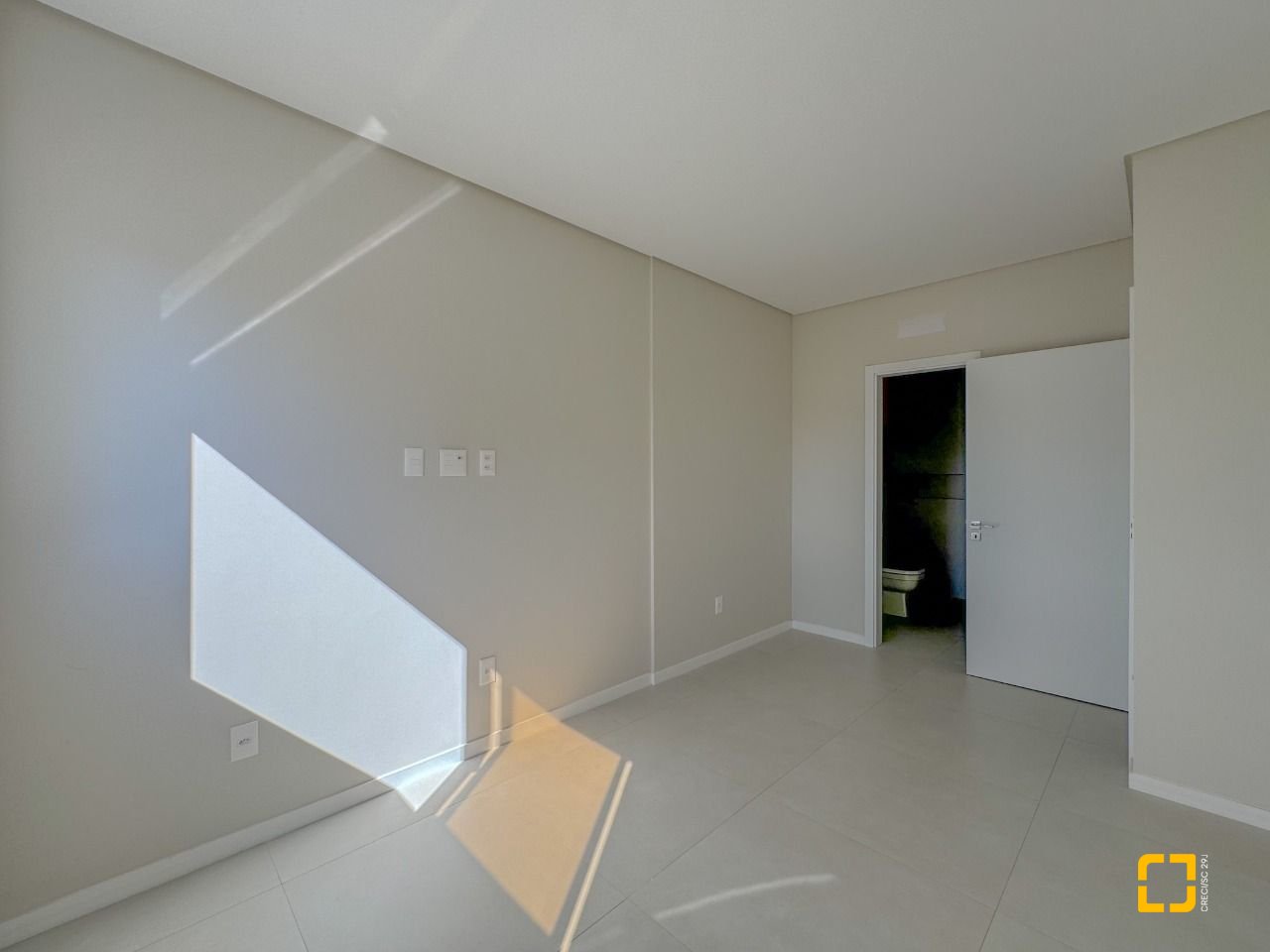 Cobertura com 107m², 5 quartos (sendo 2 suítes), 2 garagens, no bairro Trindade em Florianópolis