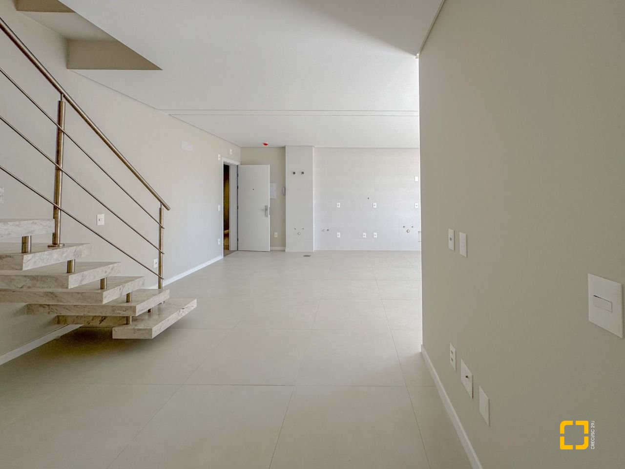 Cobertura com 107m², 5 quartos (sendo 2 suítes), 2 garagens, no bairro Trindade em Florianópolis