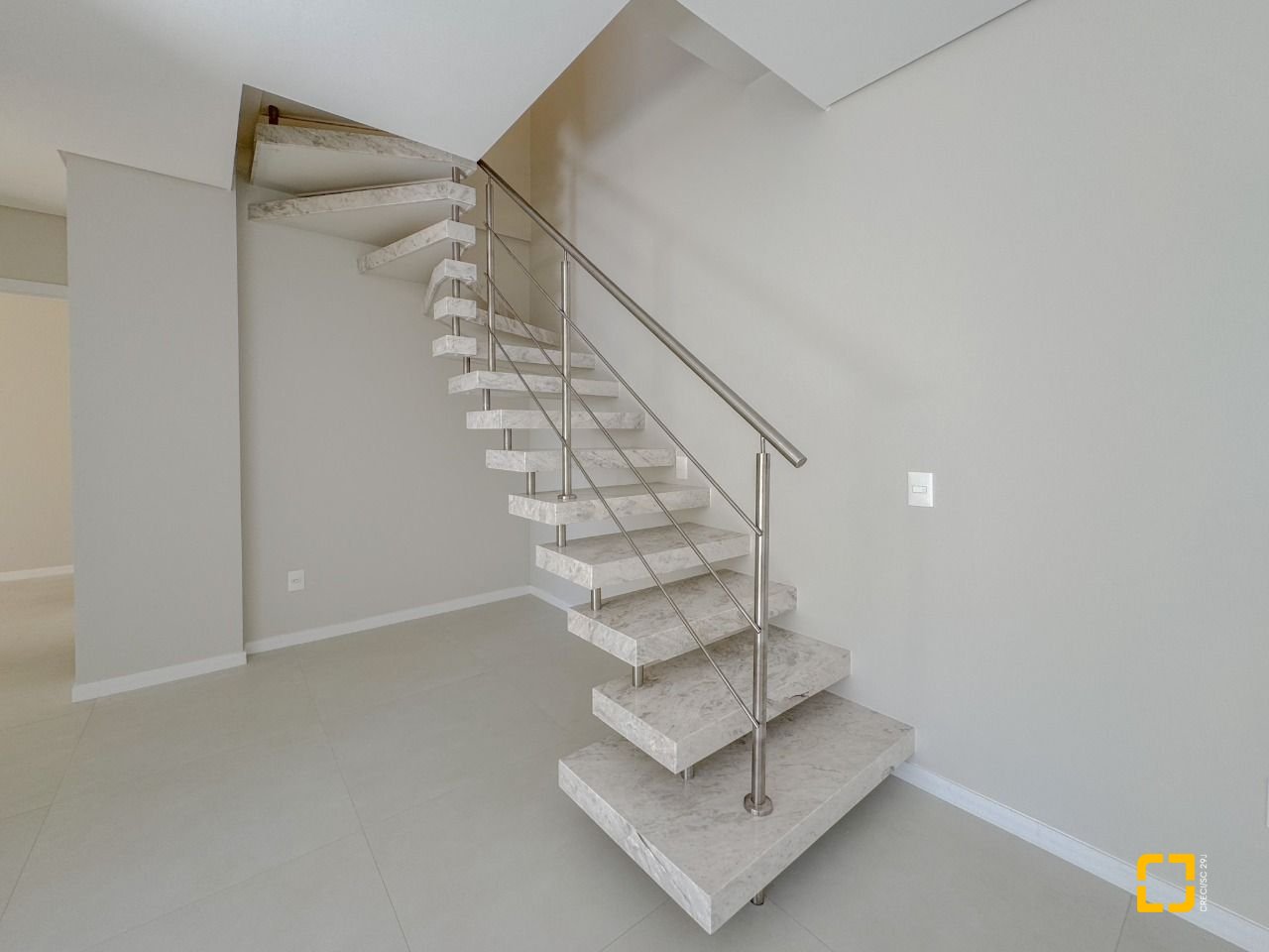 Cobertura com 107m², 5 quartos (sendo 2 suítes), 2 garagens, no bairro Trindade em Florianópolis