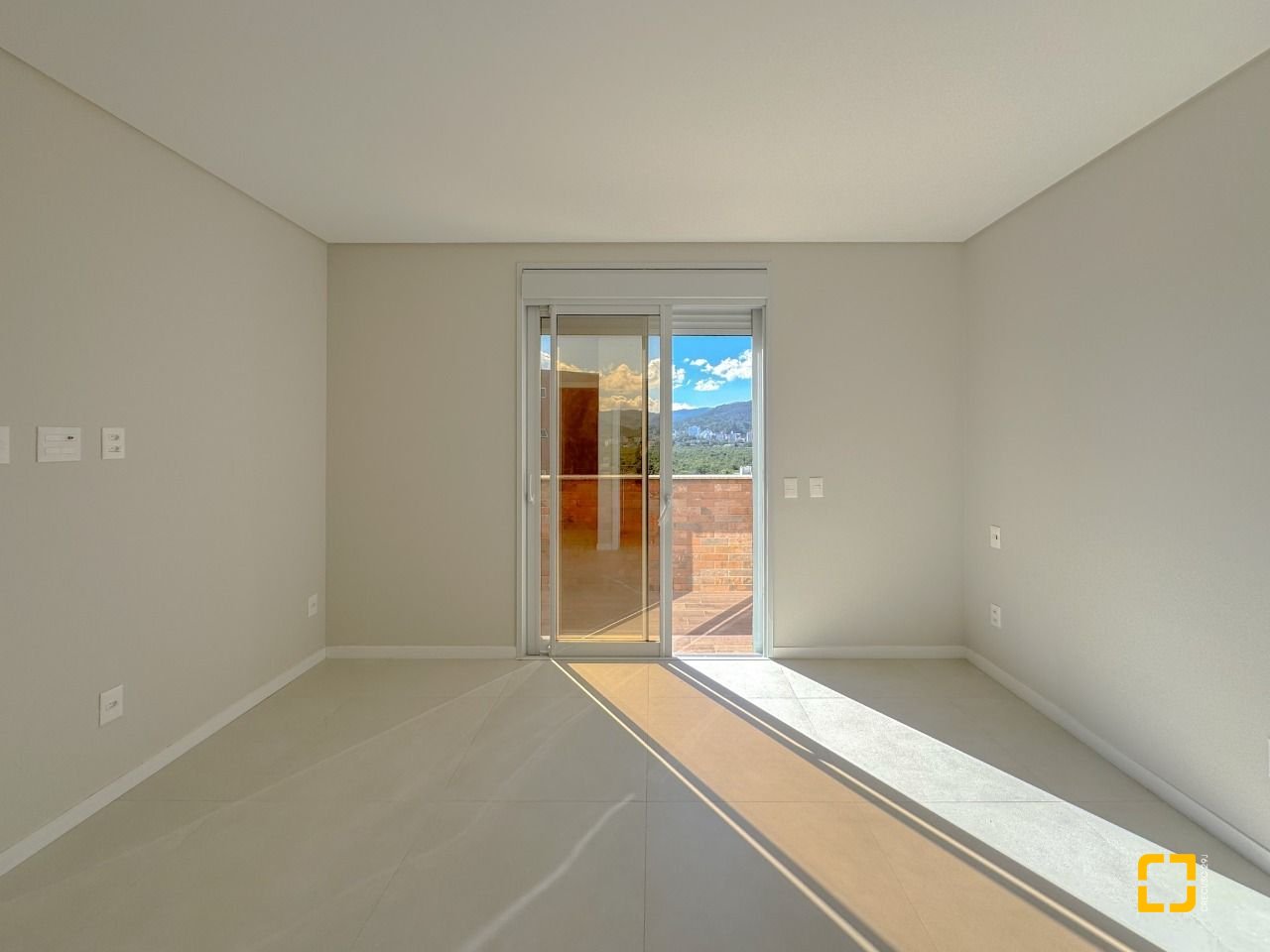 Cobertura com 107m², 5 quartos (sendo 2 suítes), 2 garagens, no bairro Trindade em Florianópolis