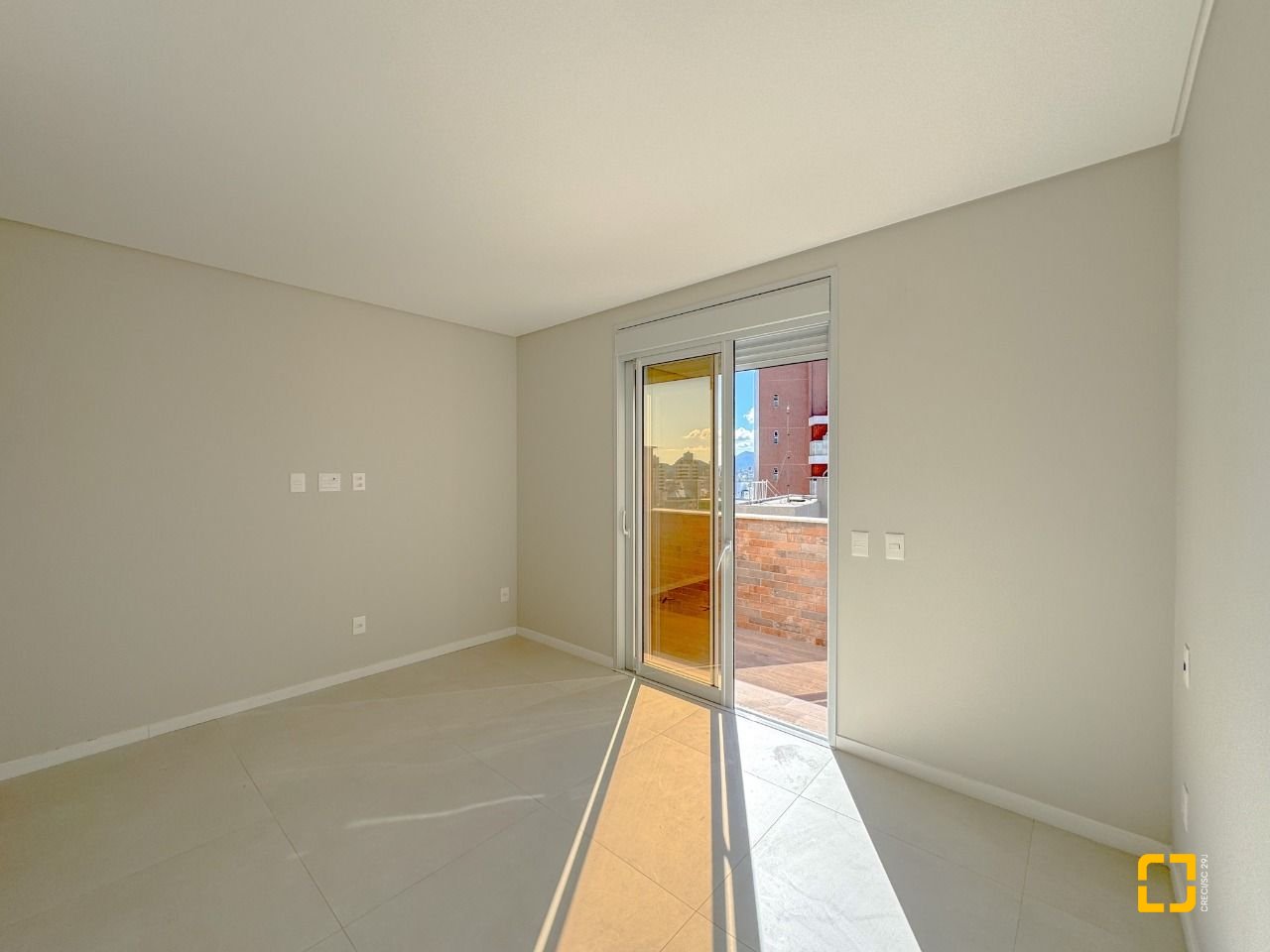 Cobertura com 107m², 5 quartos (sendo 2 suítes), 2 garagens, no bairro Trindade em Florianópolis