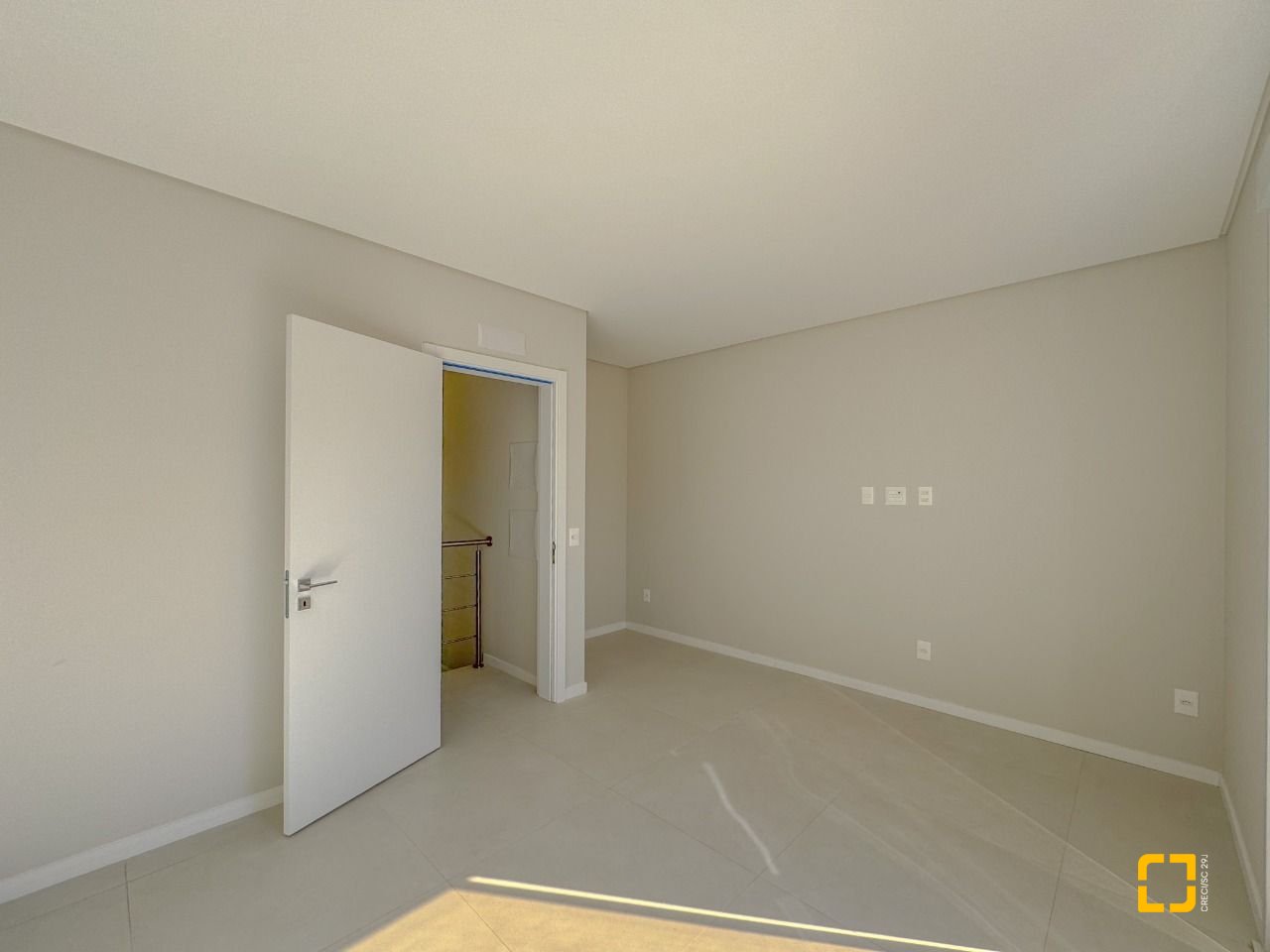Cobertura com 107m², 5 quartos (sendo 2 suítes), 2 garagens, no bairro Trindade em Florianópolis